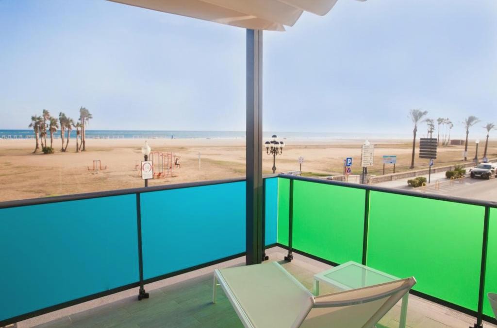 Beachfront Hotel Brisamar Suites in Comarruga - Costa Dorada - Hotel Brisamar Suites