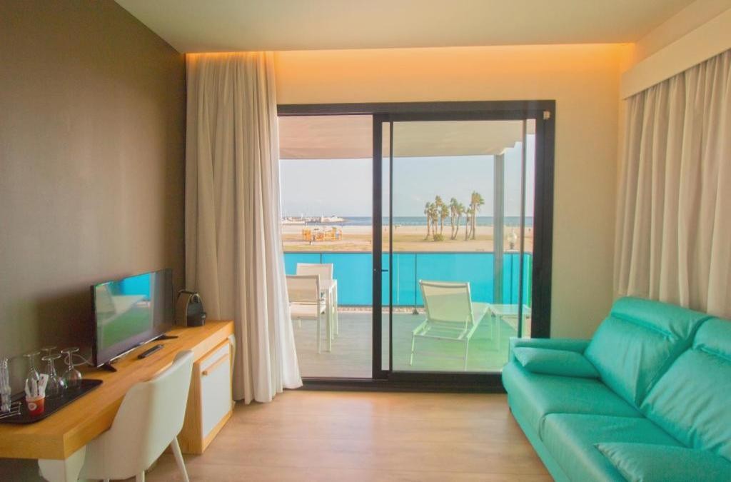 Beachfront Hotel Brisamar Suites in Comarruga - Costa Dorada - Hotel Brisamar Suites