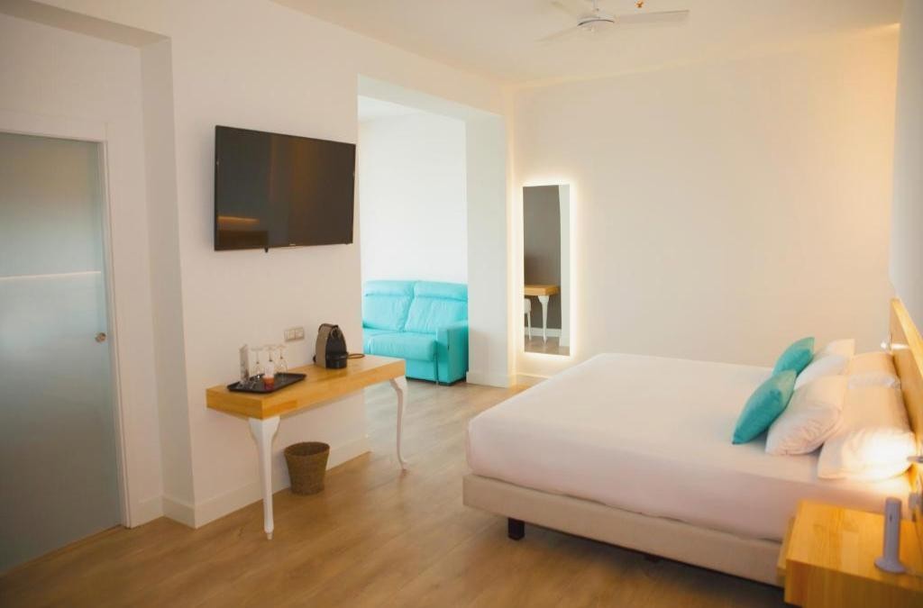 Beachfront Hotel Brisamar Suites in Comarruga - Costa Dorada - Hotel Brisamar Suites