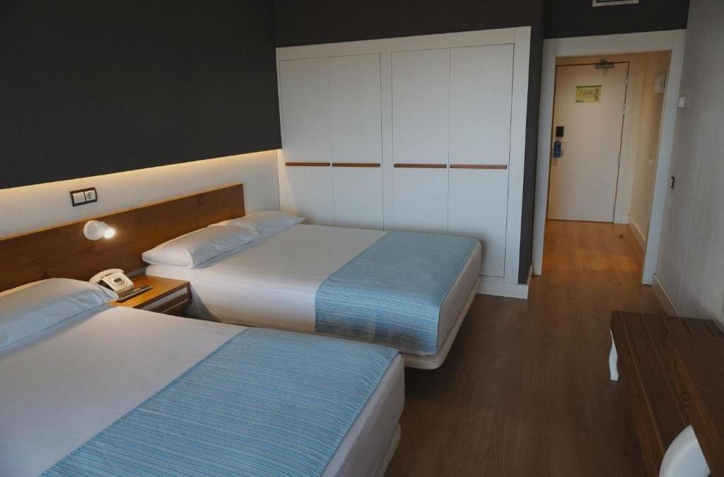 Beachfront Hotel Brisamar Suites in Comarruga - Costa Dorada - Hotel Brisamar Suites