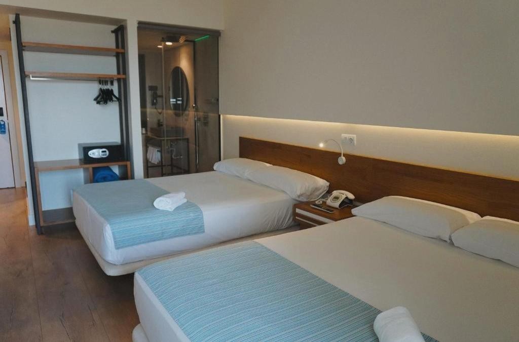 Beachfront Hotel Brisamar Suites in Comarruga - Costa Dorada - Hotel Brisamar Suites