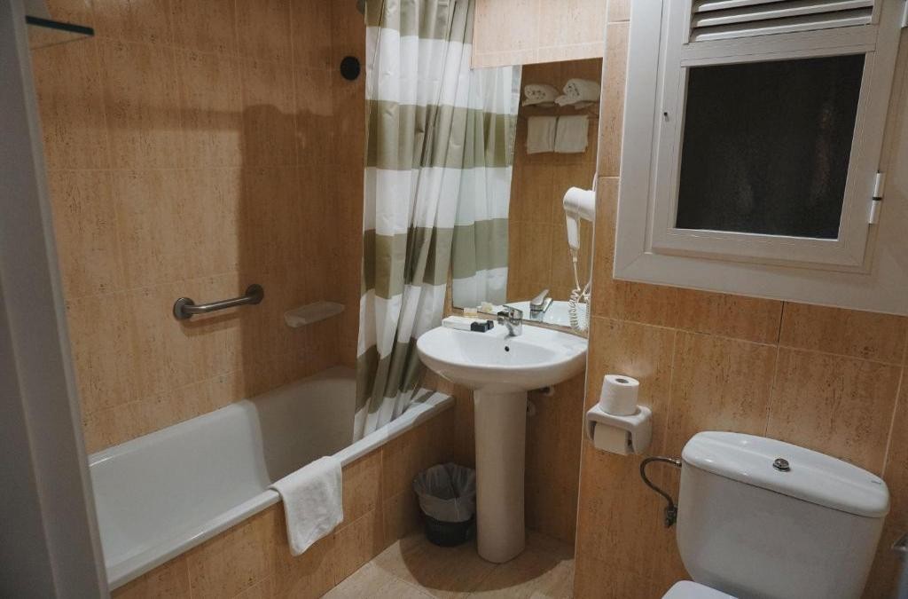 Beachfront Hotel Brisamar Suites in Comarruga - Costa Dorada - Hotel Brisamar Suites