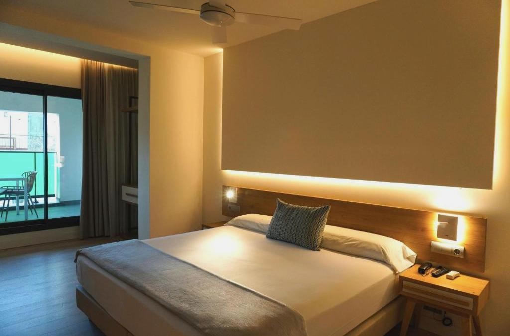 Beachfront Hotel Brisamar Suites in Comarruga - Costa Dorada - Hotel Brisamar Suites