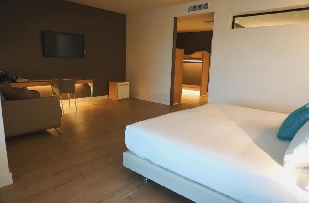 Beachfront Hotel Brisamar Suites in Comarruga - Costa Dorada - Hotel Brisamar Suites
