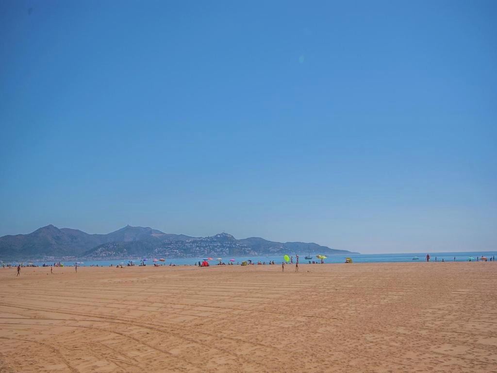 Apartment Empuriabrava by Beach & Canals