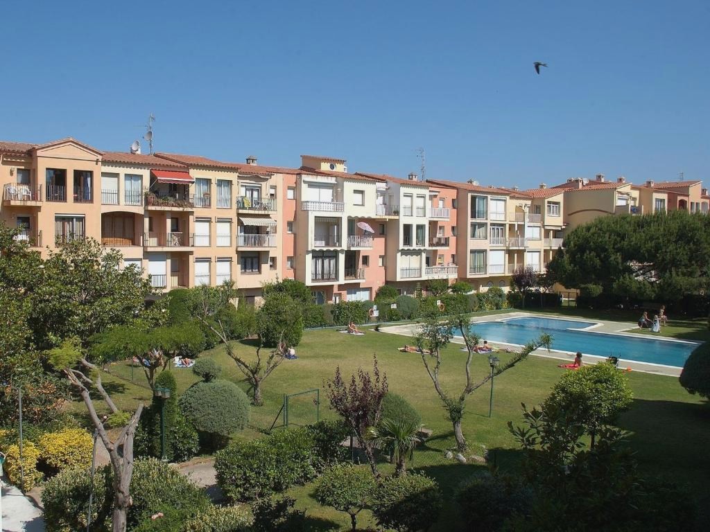 Apartment Empuriabrava by Beach & Canals