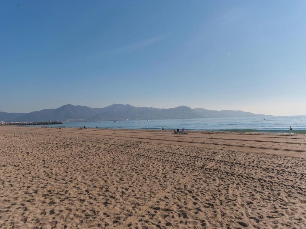 Apartment Empuriabrava by Beach & Canals