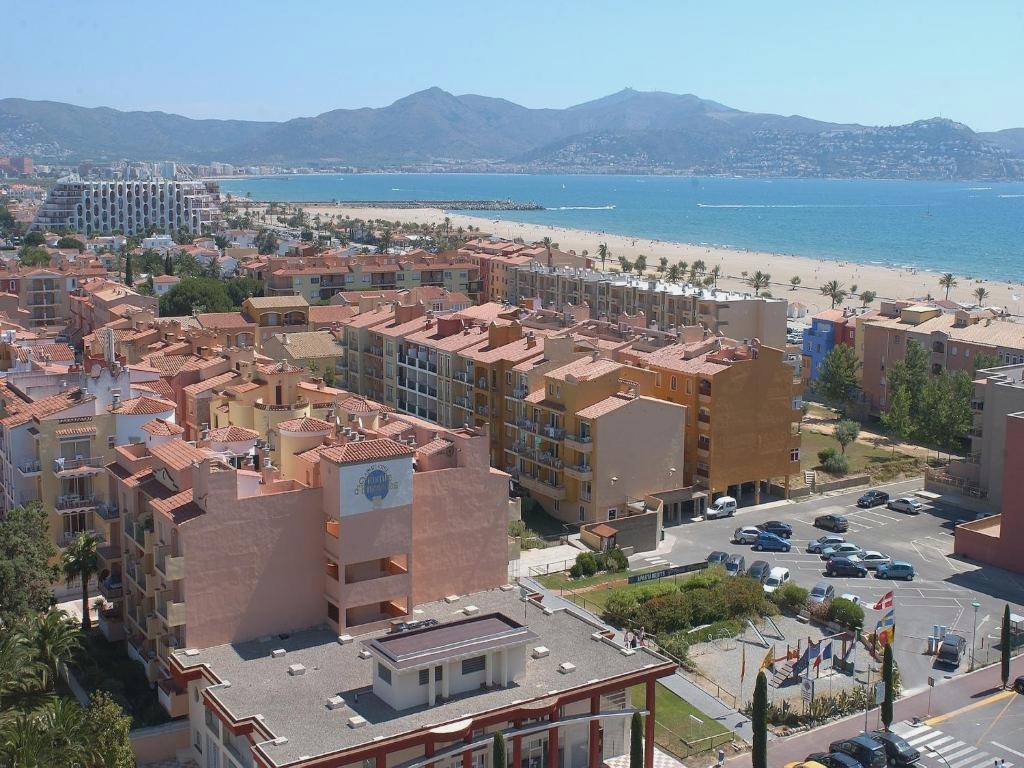 Apartment Empuriabrava by Beach & Canals