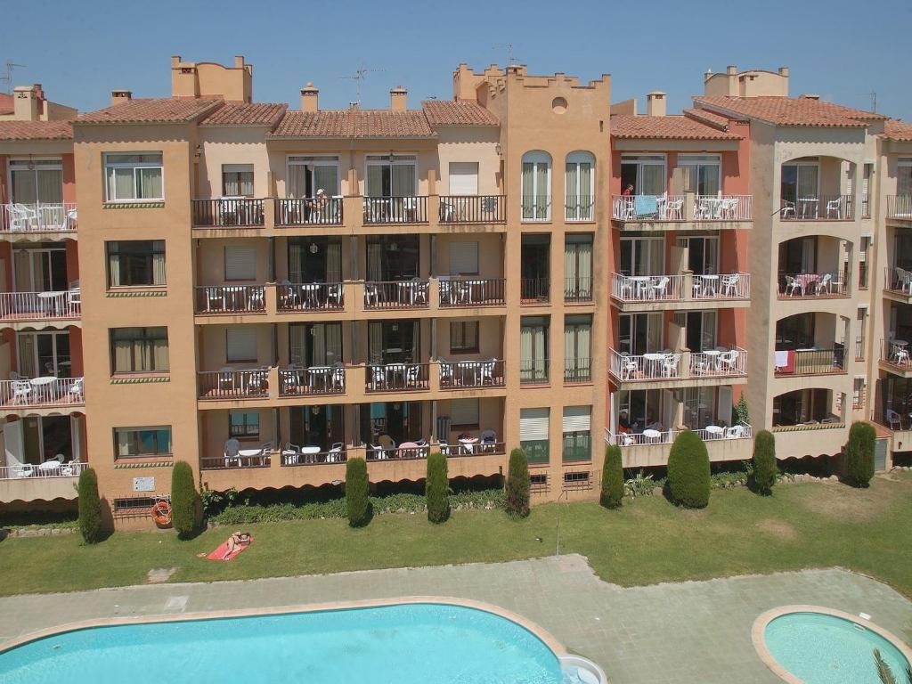Apartment Empuriabrava by Beach & Canals