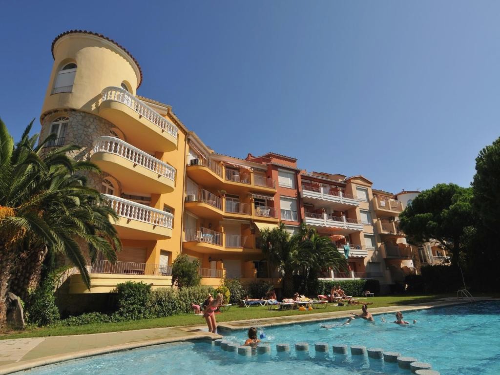 Apartment Empuriabrava by Beach & Canals