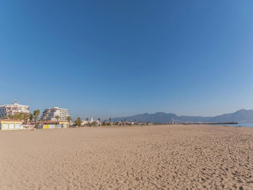 Apartment Empuriabrava by Beach & Canals