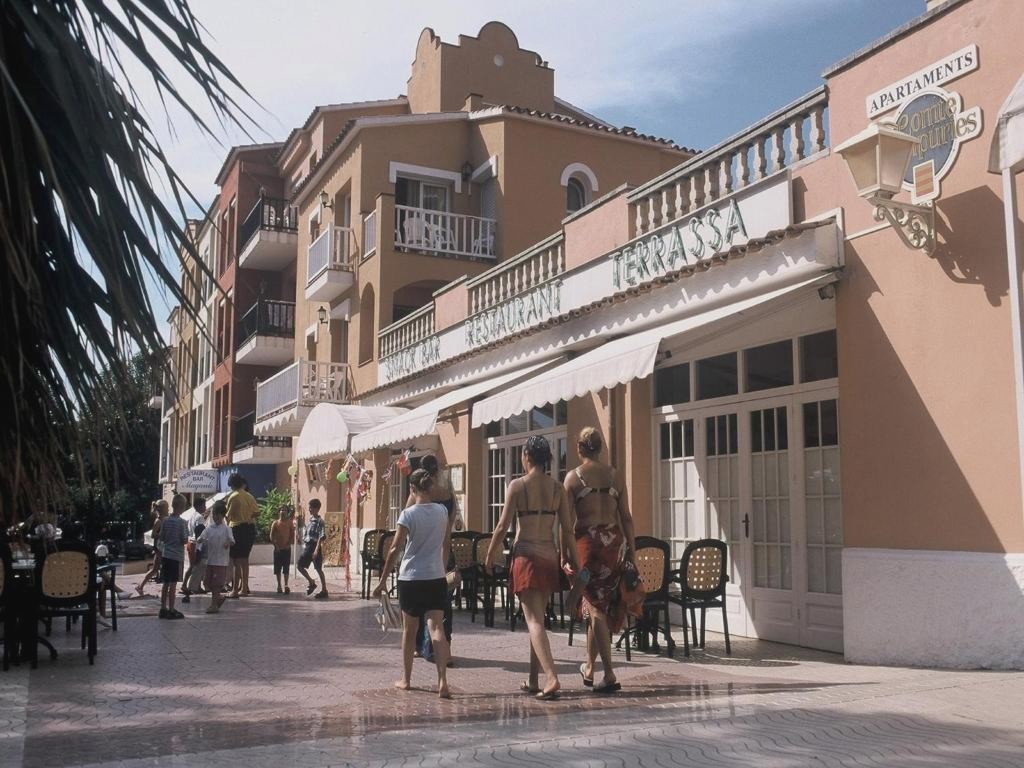 Apartment Empuriabrava by Beach & Canals
