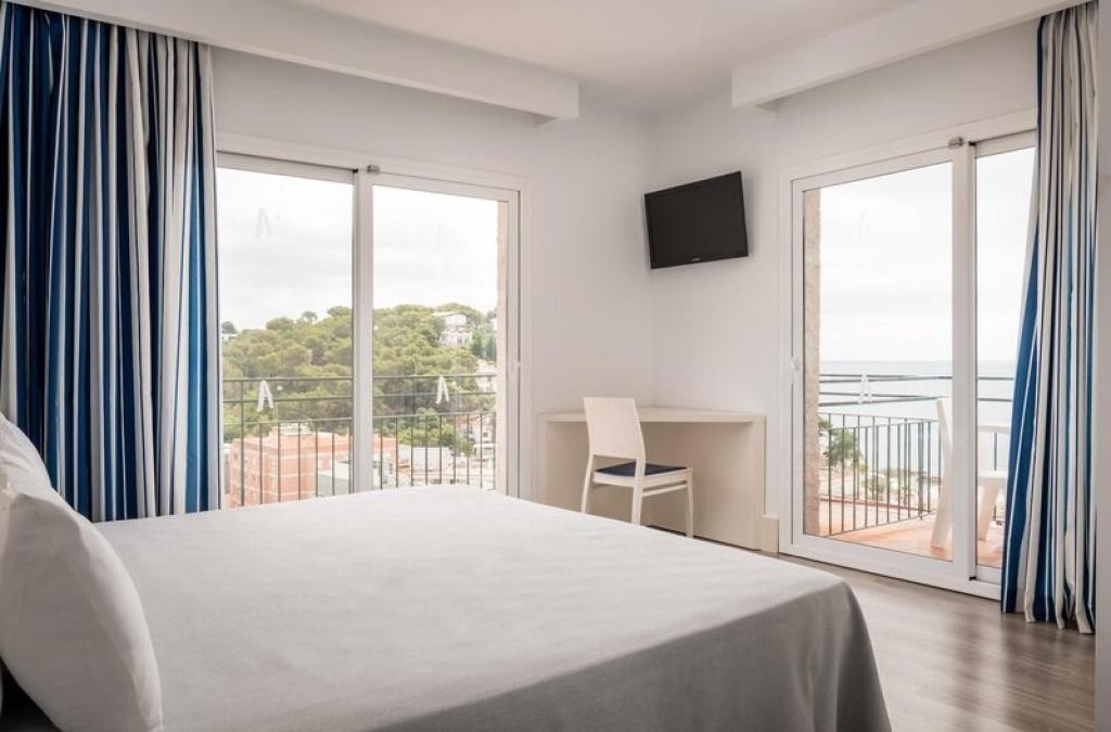 Beachfront Beauty: Experience the Magic of Lloret de Mar