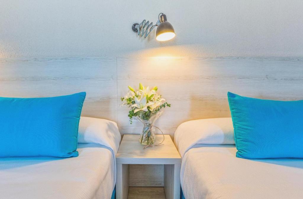 Costa de Barcelona: Sunshine, Beach Vibes and Mediterranean Charm - Hotel ALEGRIA Maripins