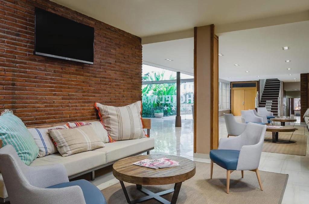 Costa de Barcelona: Sunshine, Beach Vibes and Mediterranean Charm - Hotel ALEGRIA Maripins