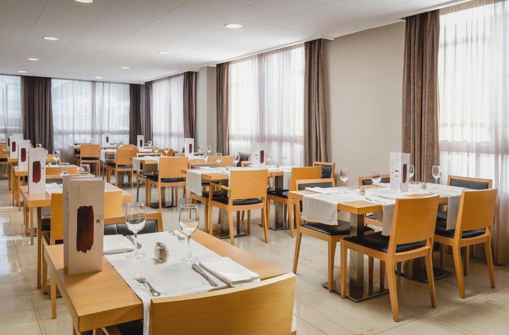 Costa de Barcelona: Sunshine, Beach Vibes and Mediterranean Charm - Hotel ALEGRIA Maripins