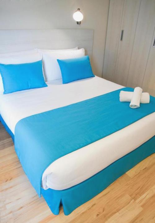 Costa de Barcelona: Sunshine, Beach Vibes and Mediterranean Charm - Hotel ALEGRIA Maripins