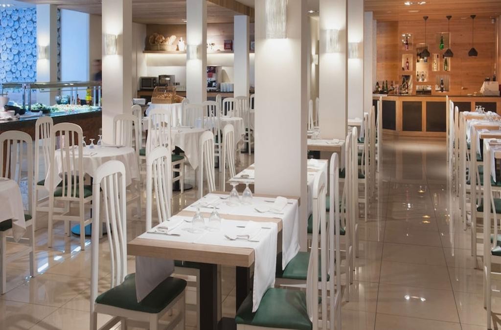 Entdeckt Malgrat de Mar an der Küste von Barcelona - Rosa Nàutica