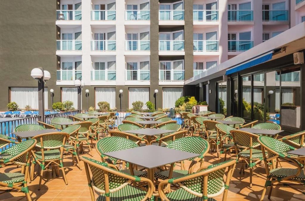 Half-Board Hotel in Malgrat de Mar, Moments from the Beach