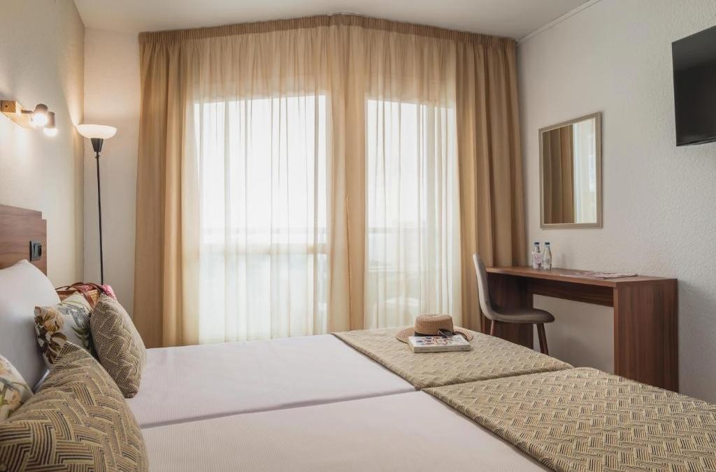 Half-Board Hotel in Malgrat de Mar, Moments from the Beach - ALEGRIA Cartago Nova