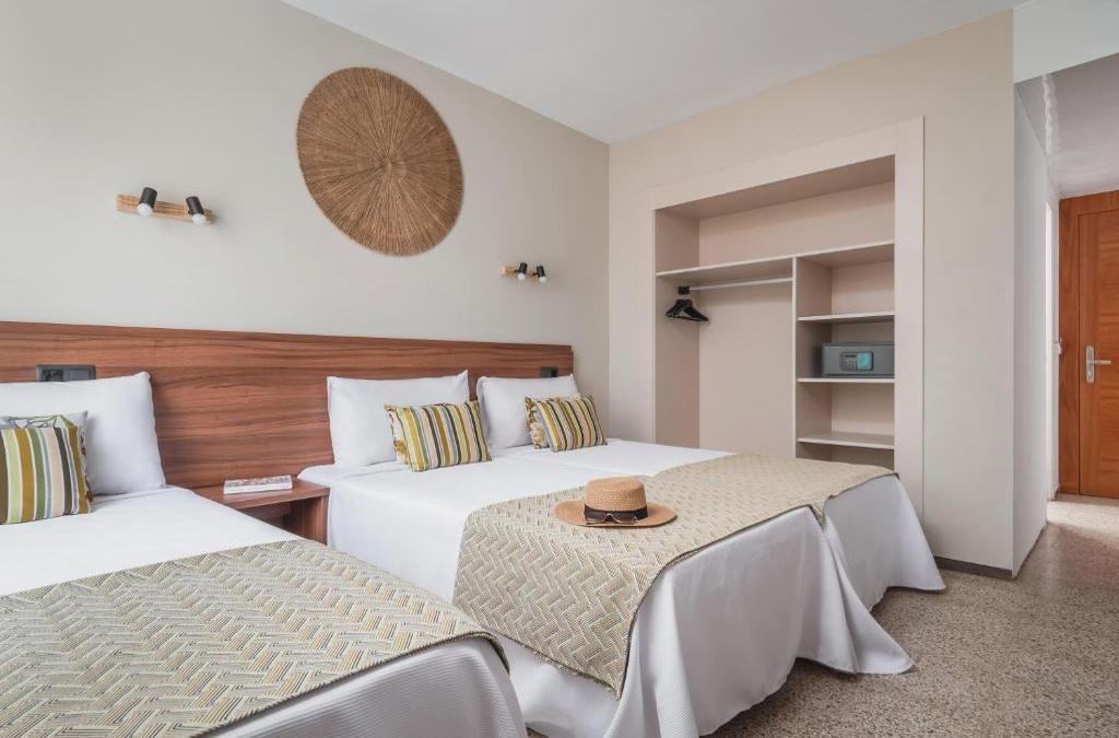 Half-Board Hotel in Malgrat de Mar, Moments from the Beach - ALEGRIA Cartago Nova