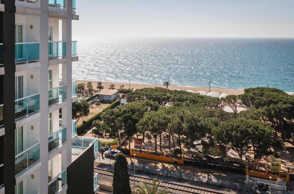 Half-Board Hotel in Malgrat de Mar, Moments from the Beach - ALEGRIA Cartago Nova