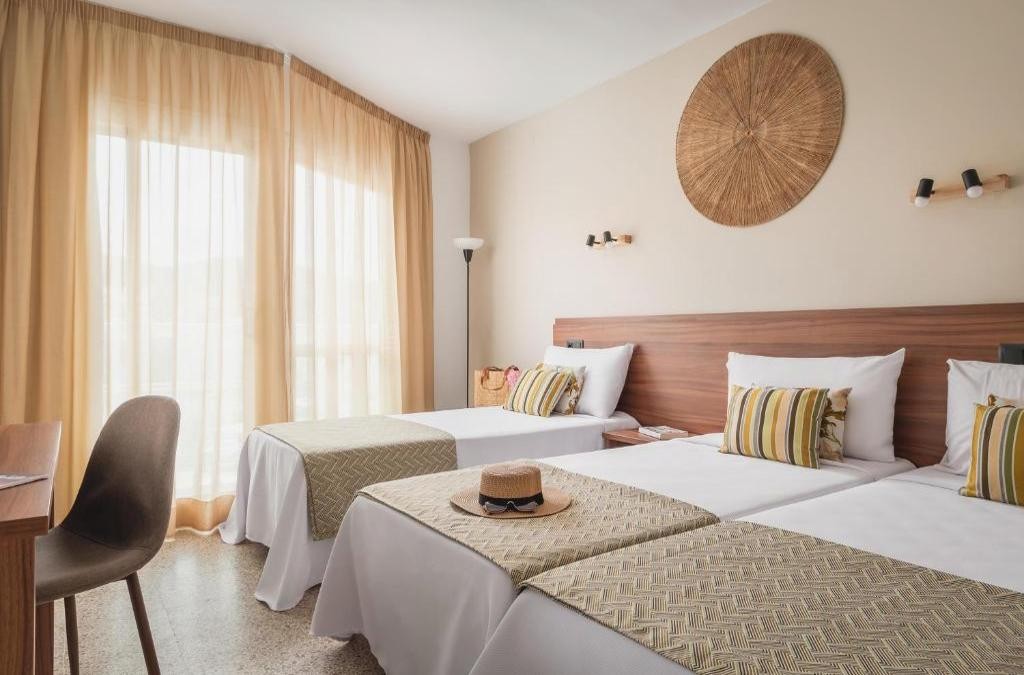 Half-Board Hotel in Malgrat de Mar, Moments from the Beach - ALEGRIA Cartago Nova