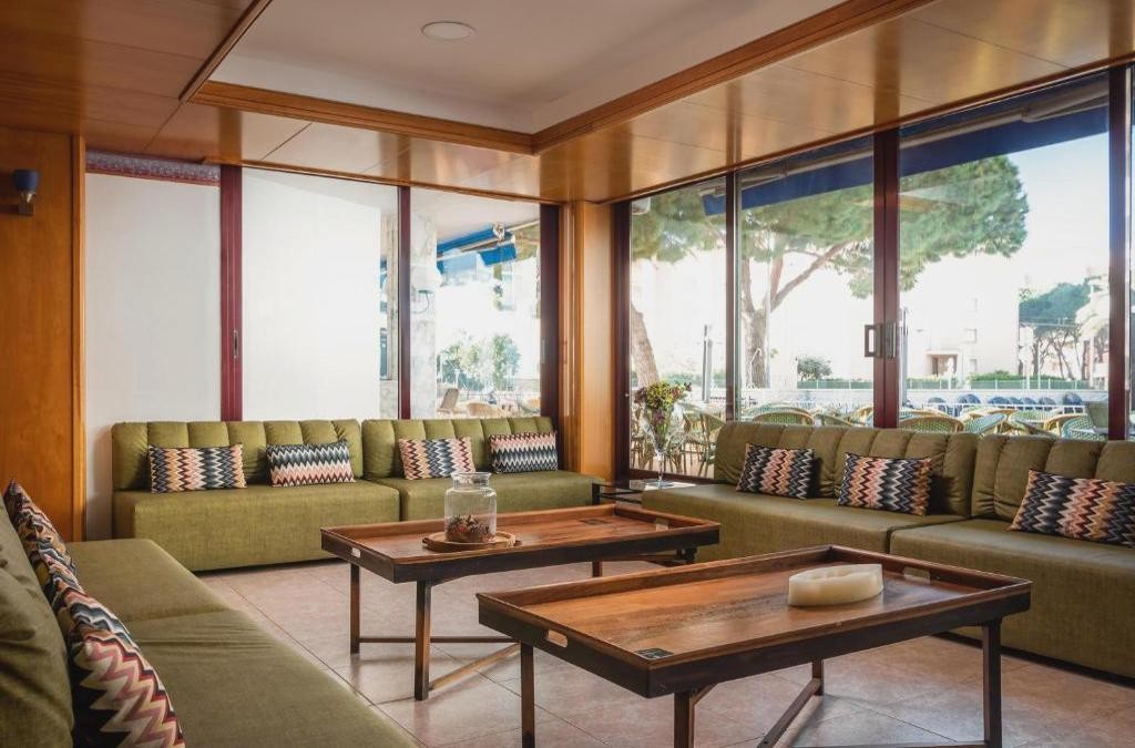 Half-Board Hotel in Malgrat de Mar, Moments from the Beach - ALEGRIA Cartago Nova
