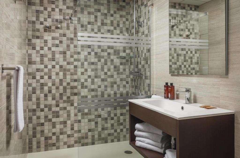 Half-Board Hotel in Malgrat de Mar, Moments from the Beach - ALEGRIA Cartago Nova