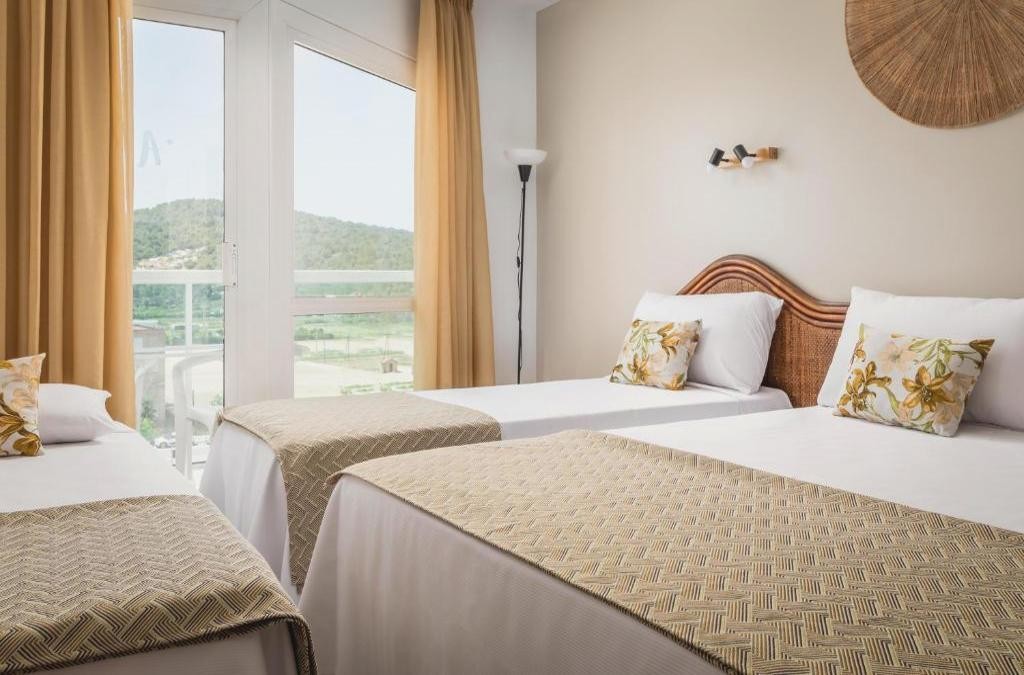 Half-Board Hotel in Malgrat de Mar, Moments from the Beach - ALEGRIA Cartago Nova