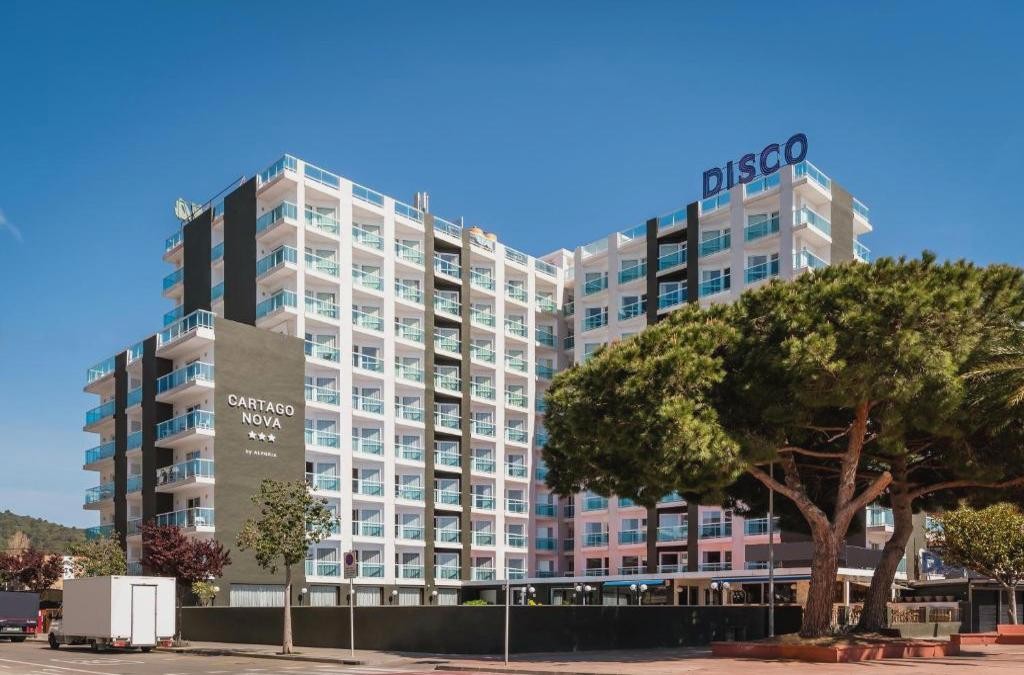 Half-Board Hotel in Malgrat de Mar, Moments from the Beach - ALEGRIA Cartago Nova