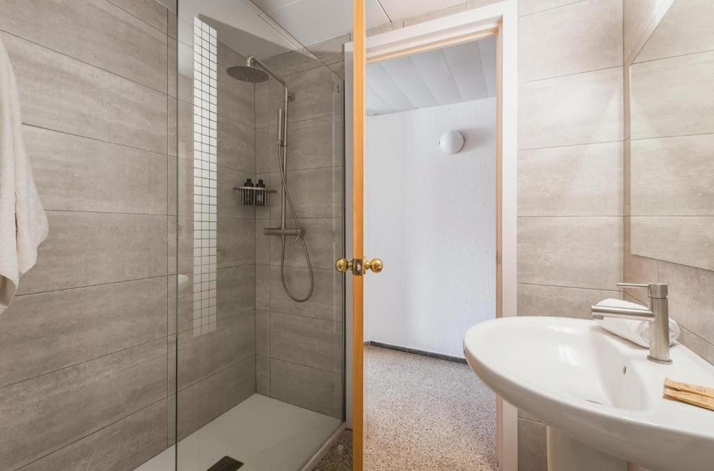 Half-Board Hotel in Malgrat de Mar, Moments from the Beach - ALEGRIA Cartago Nova