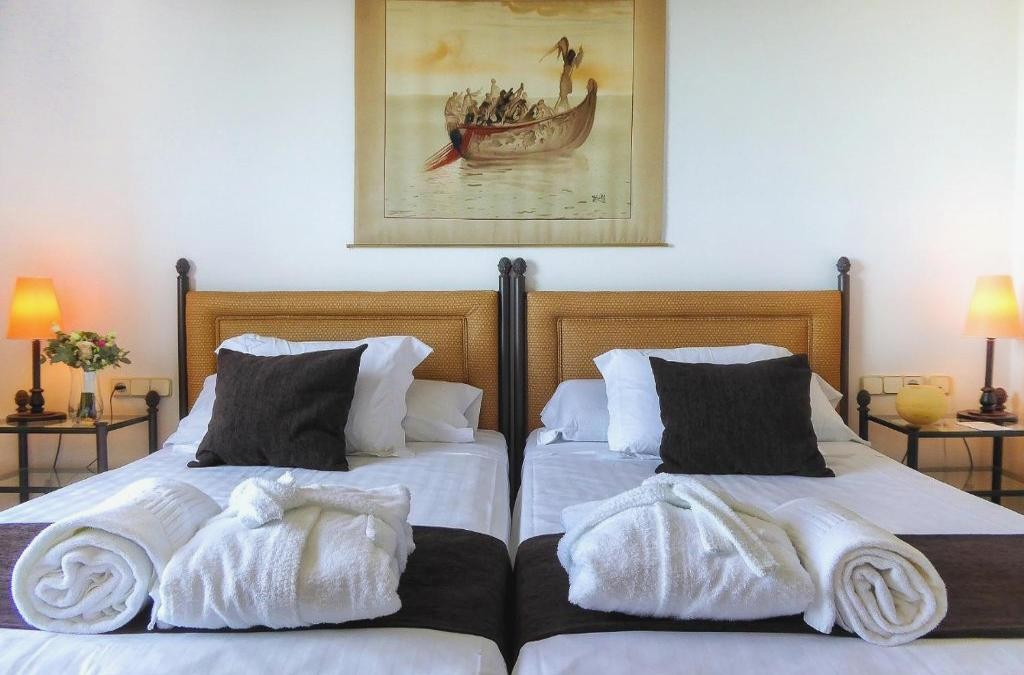 Wellness escape with superior room, spa circuit & cava