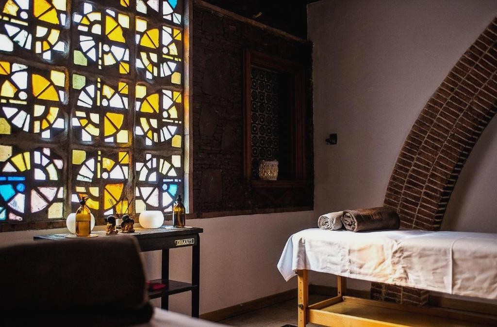 Wellness escape with superior room, spa circuit & cava - Hotel Termes Montbrió