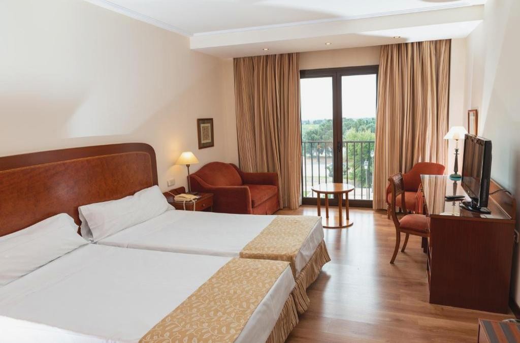 Wellness escape with superior room, spa circuit & cava - Hotel Termes Montbrió