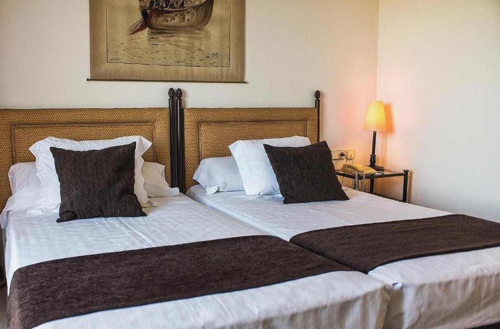 Wellness escape with superior room, spa circuit & cava - Hotel Termes Montbrió