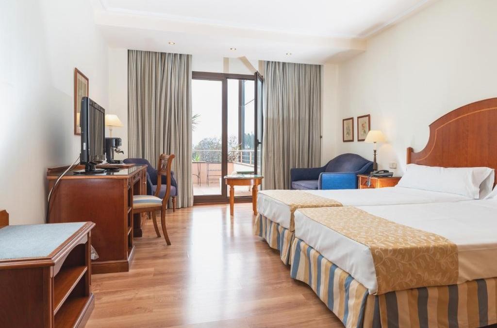 Wellness escape with superior room, spa circuit & cava - Hotel Termes Montbrió
