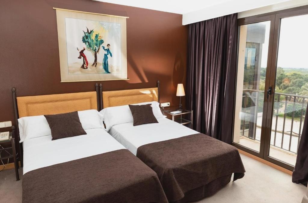 Wellness escape with superior room, spa circuit & cava - Hotel Termes Montbrió