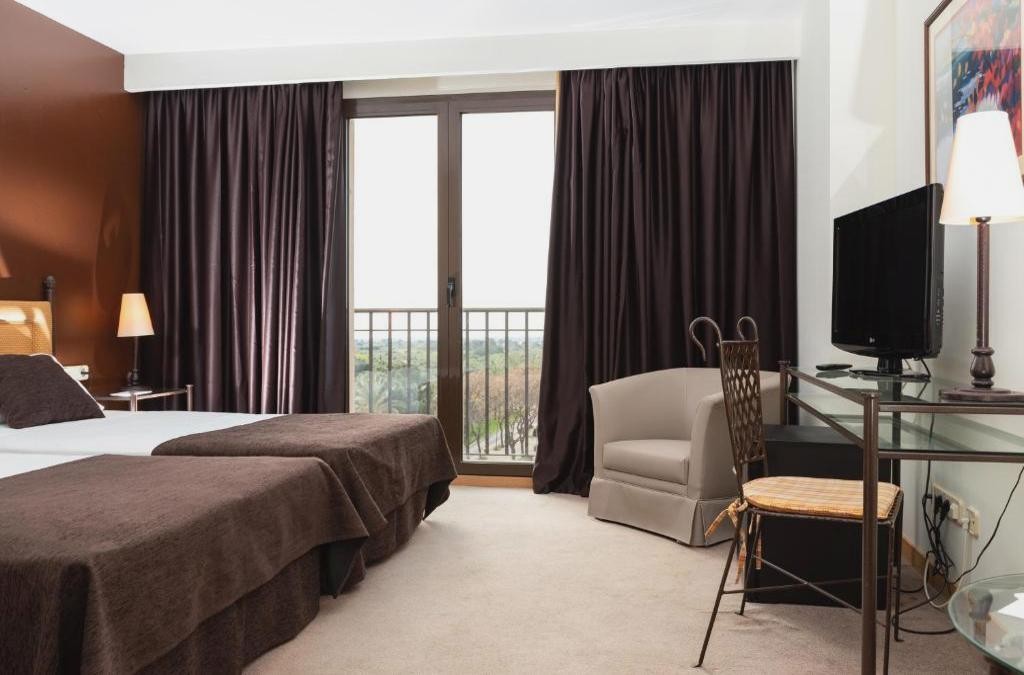 Wellness escape with superior room, spa circuit & cava - Hotel Termes Montbrió