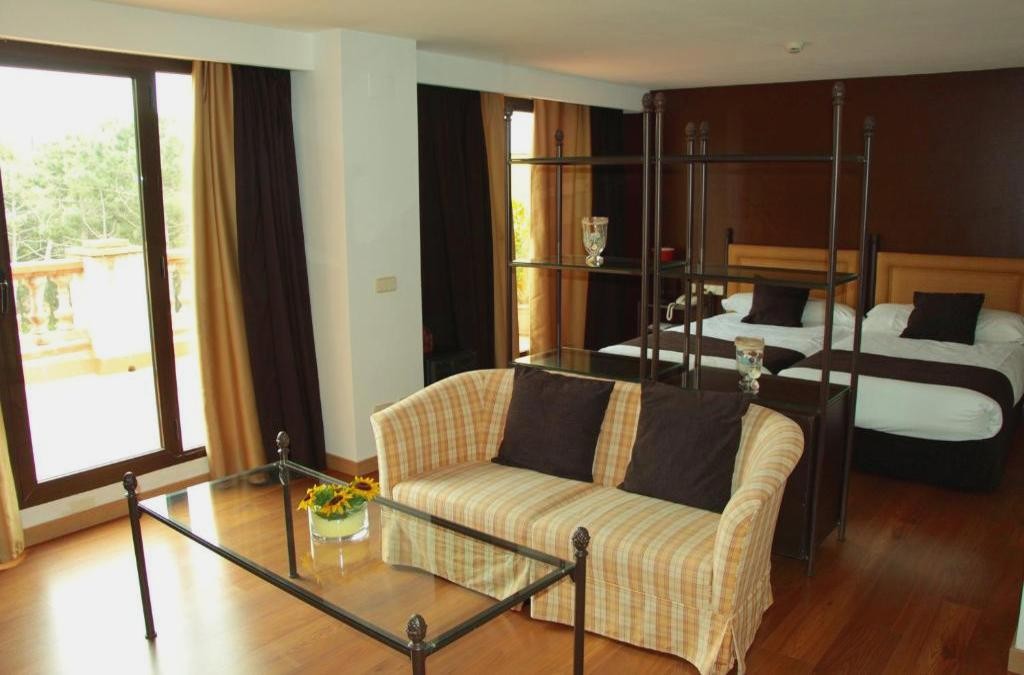 Wellness escape with superior room, spa circuit & cava - Hotel Termes Montbrió