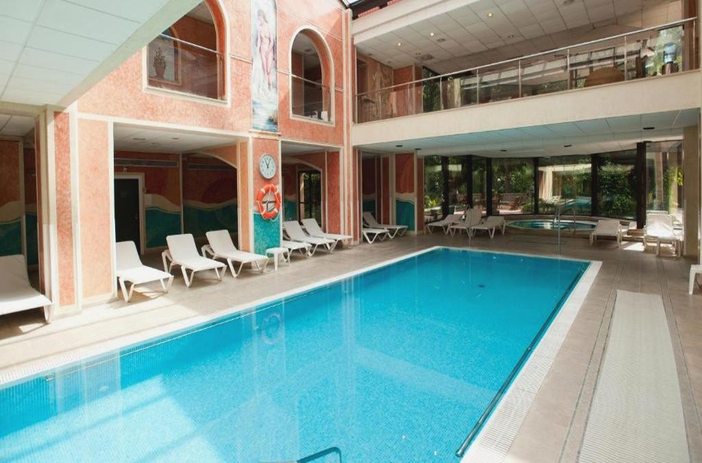 Wellness escape with superior room, spa circuit & cava - Hotel Termes Montbrió