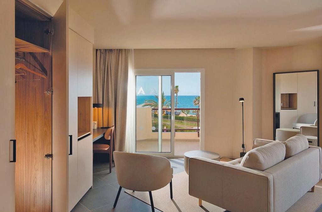 Disconnect in a 4* hotel on the coast of Barcelona - Aqua Hotel Promenade & Spa