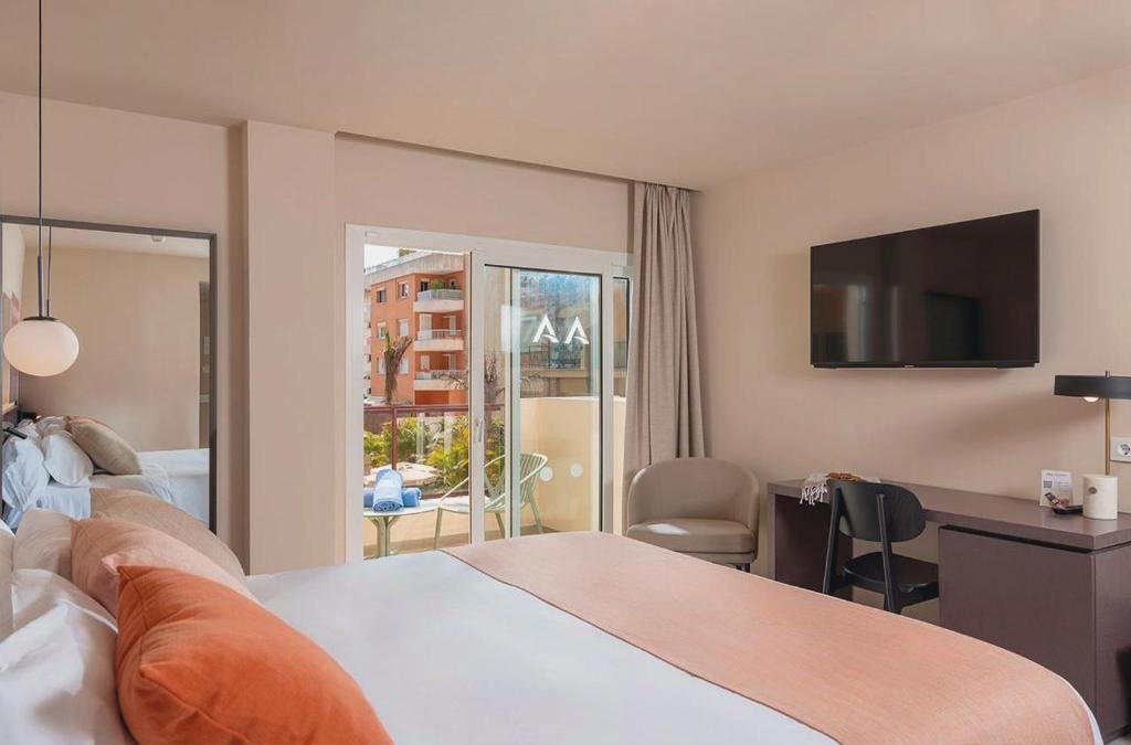 Disconnect in a 4* hotel on the coast of Barcelona - Aqua Hotel Promenade & Spa