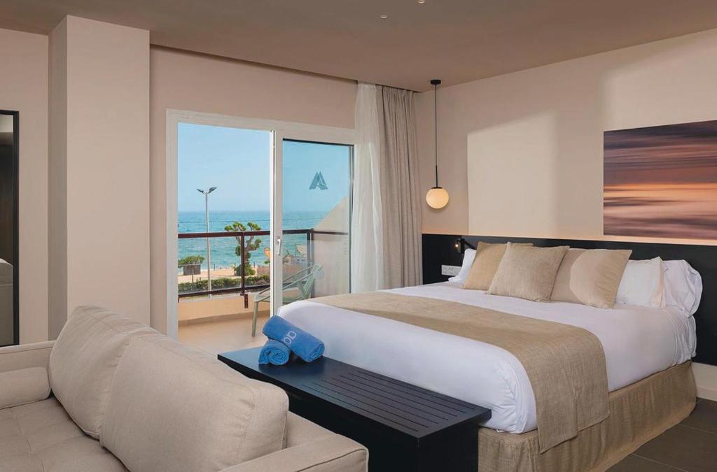 Disconnect in a 4* hotel on the coast of Barcelona - Aqua Hotel Promenade & Spa