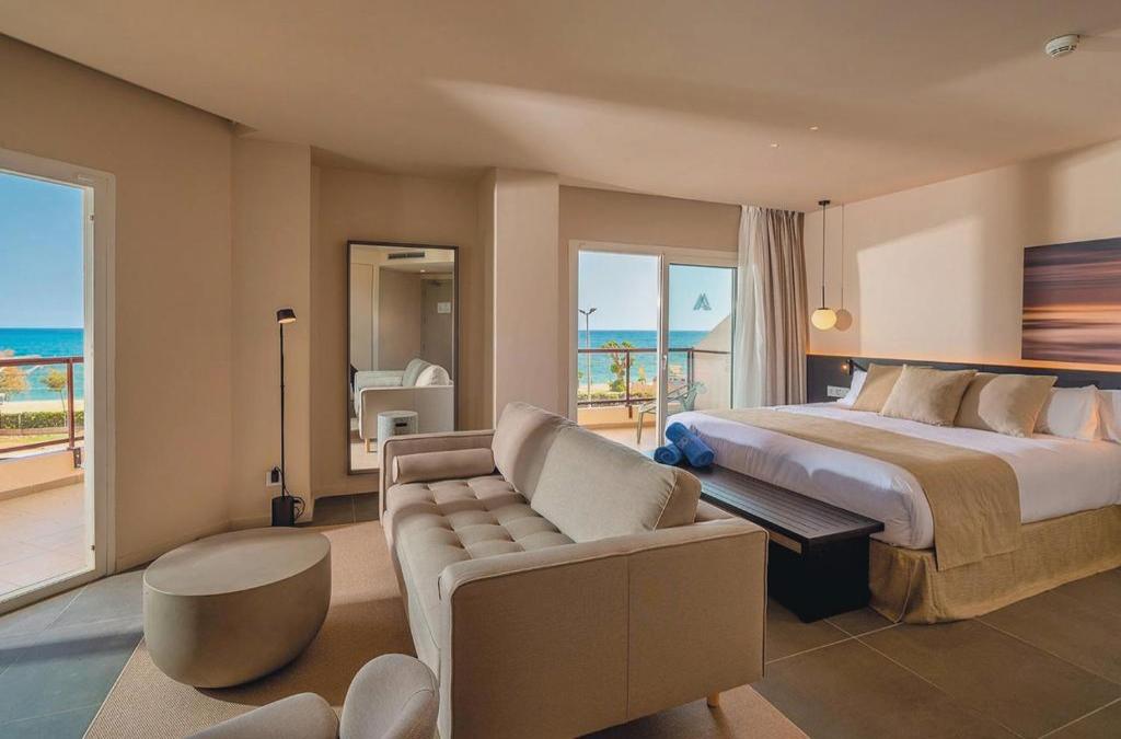 Disconnect in a 4* hotel on the coast of Barcelona - Aqua Hotel Promenade & Spa