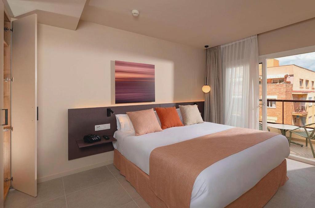Disconnect in a 4* hotel on the coast of Barcelona - Aqua Hotel Promenade & Spa