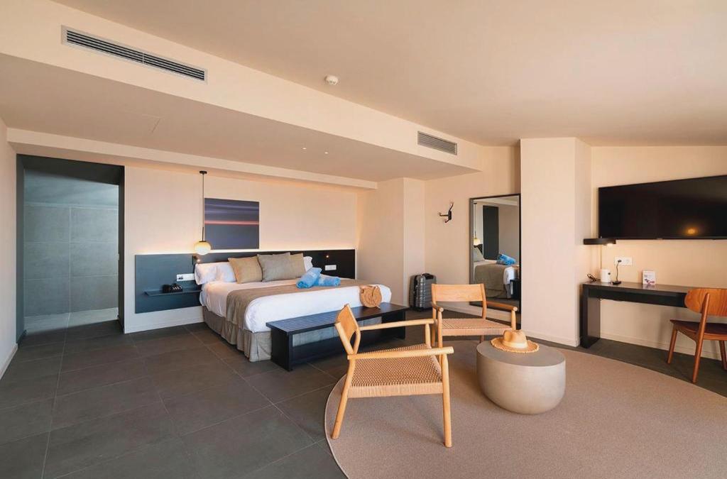 Disconnect in a 4* hotel on the coast of Barcelona - Aqua Hotel Promenade & Spa