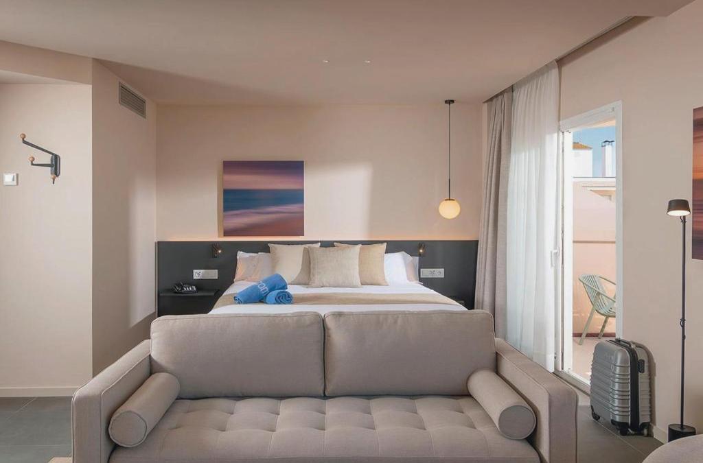 Disconnect in a 4* hotel on the coast of Barcelona - Aqua Hotel Promenade & Spa