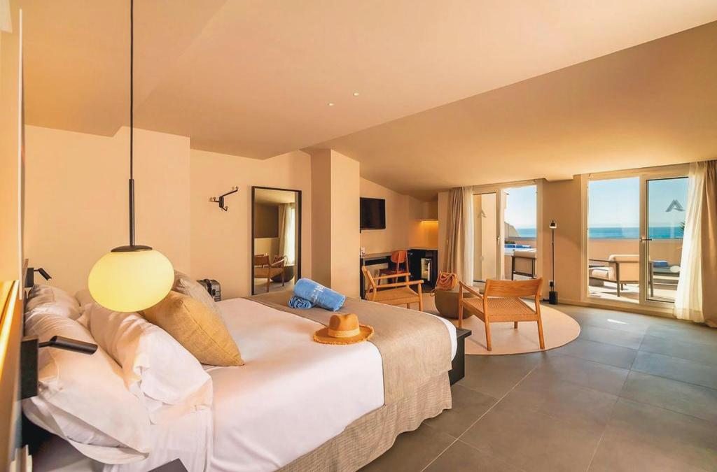 Disconnect in a 4* hotel on the coast of Barcelona - Aqua Hotel Promenade & Spa