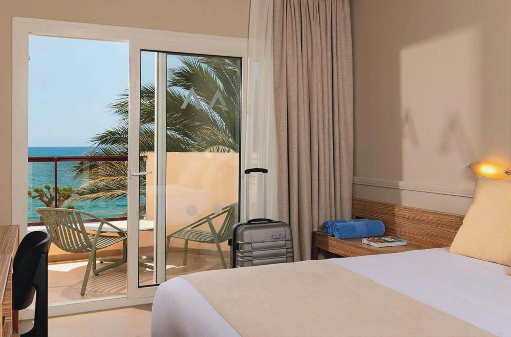 Disconnect in a 4* hotel on the coast of Barcelona - Aqua Hotel Promenade & Spa